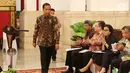 Presiden Joko widodo saat memberikan pengarahan kepada kepala daerah se-Indonesia di Istana, Jakarta, Selasa (24/10). Arahan dilakukan agar kepala daerah dapat membangun daerahnya dengan cepat dan tanpa ada korupsi. (Liputan6.com/Angga Yuniar)