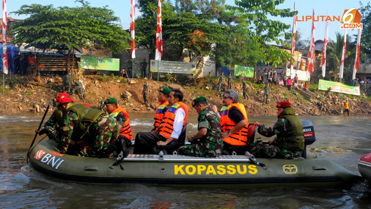 jokowi-pantau-ciliwung130814b.jpg