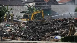Di Balik Kebakaran Gunungan Sampah Kramat Jati, Ada Pelaku yang Diburu