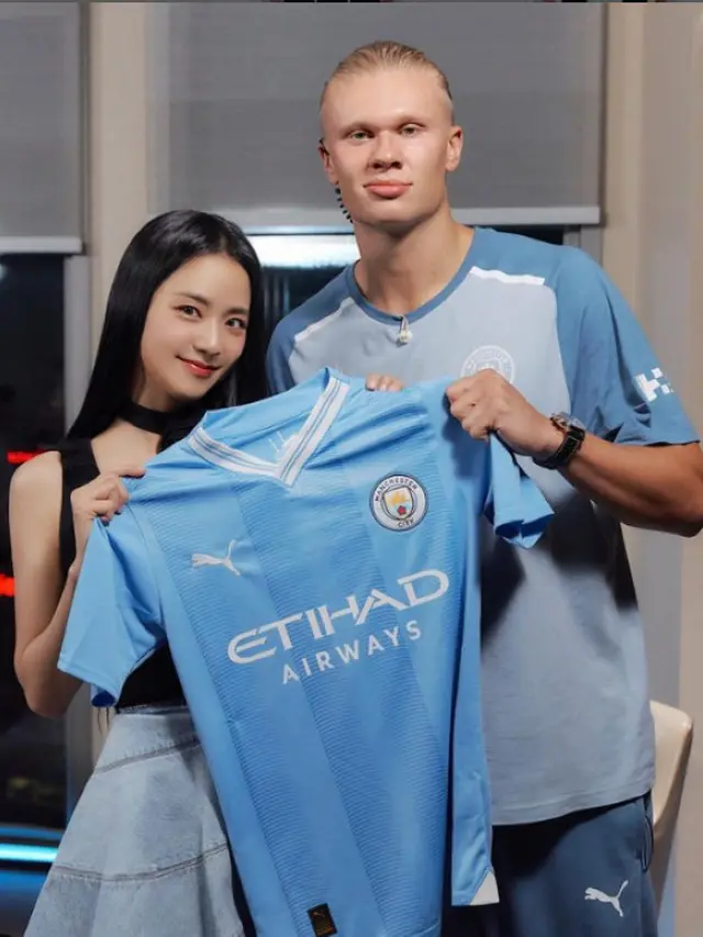 Pemain Manchester City Erling Haaland unggah foto bersama Jisoo Blackpink (Foto: instagram @erling.haaland)