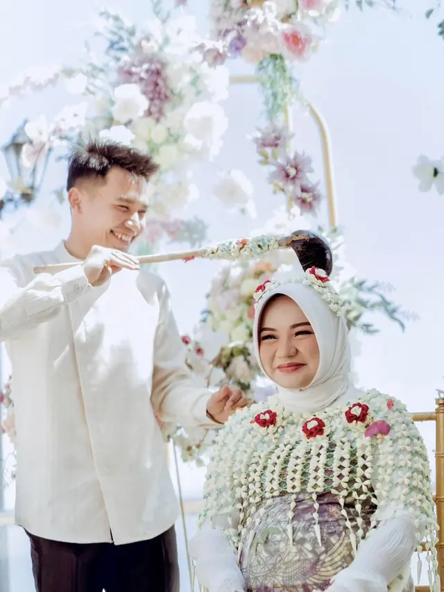 Potret Witan Sulaiman dan sang istri yang mengadakan acara tasyakuran tujuh bulanan, sumber Instagram: @rismahanisulaiman_