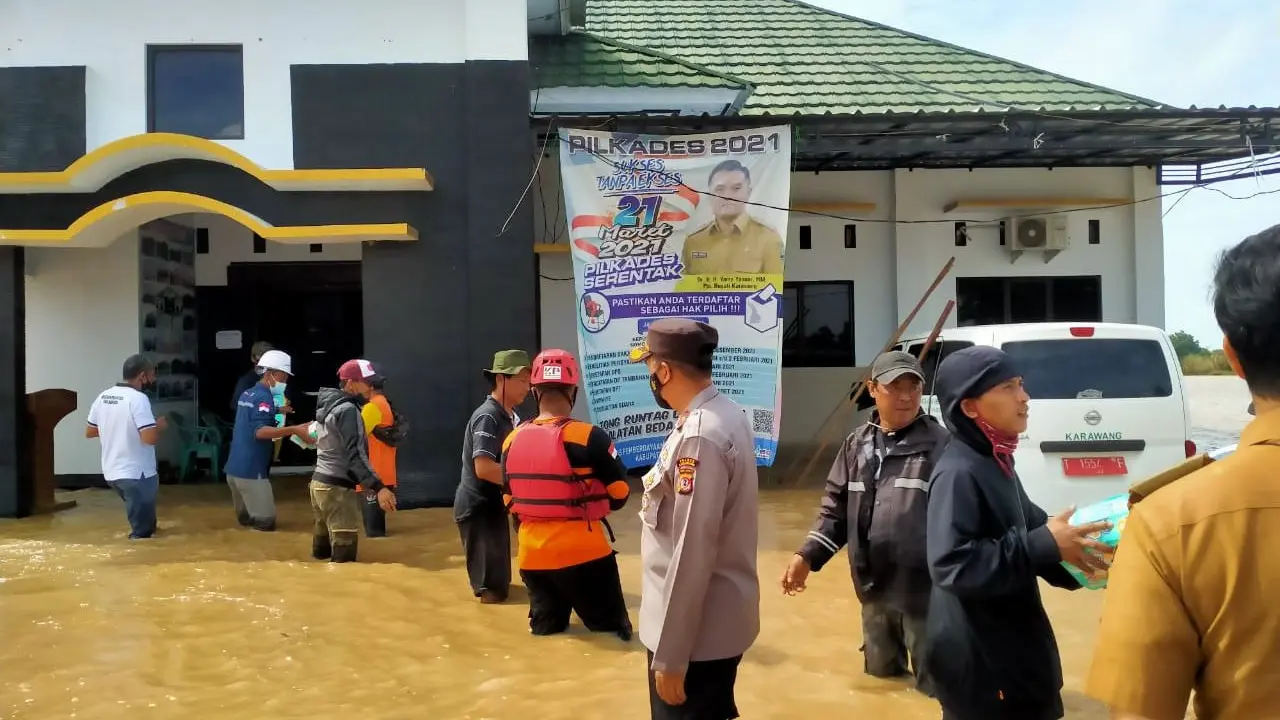 PT Jawa Satu Power dan kontraktor pembangunan PLTGU Jawa 1 bergerak cepat memberikan bantuan kepada warga terdampak banjir.