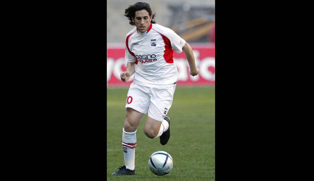 Hugo Cunha adalah gelandang portugal di era 2000. Pemain kelahiran 18 Februari 1977 pingsan dalam sebuah pertandingan persahabatan dan Ia meninggal pada 25 Juni 2005 dalam usia 28 tahun. (Foto: AFP/Paulo Cunha)