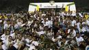 Para pemain Palmeiras merayakan juara Piala Brazil usai mengalahkan Santos di Stadion Allianz Parque, Brazil, Kamis (3/12/2015). (AFP Photo/Miguel Schincariol)