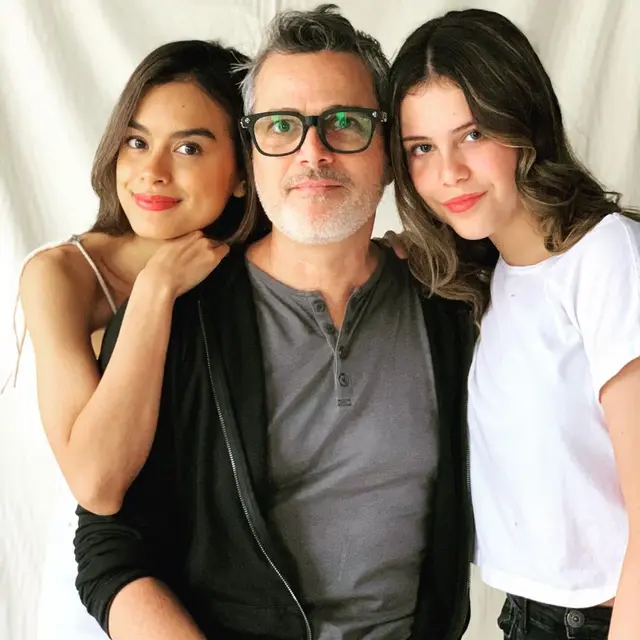 7 Potret Kebersamaan Eva Celia dan Ayah Sambungnya, Akrab Banget