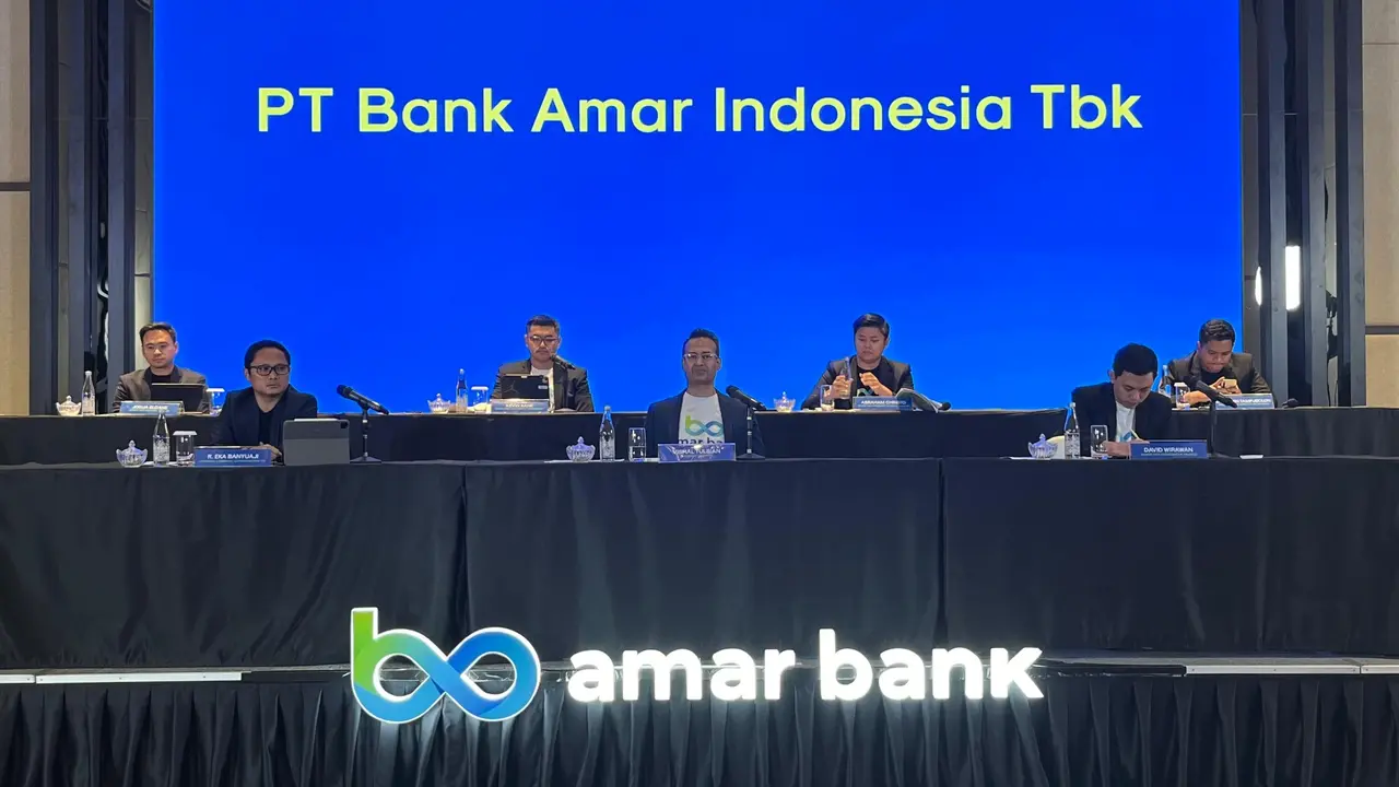Senior Vice President Finance PT Bank Amar Indonesia Tbk David Wirawan dalam paparan publik perseroan, Rabu (29/5/2024). (Pipit/Liputan6.com)