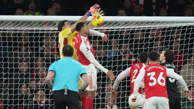Foto: Arsenal Tutup Tahun 2025 dengan Pesta Gol, Emiliano Martinez Tak Berdaya