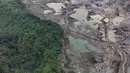 Namun, setelah insiden longsor fatal di tambang Galian C Gunung Kuda, Cirebon pada akhir Mei 2025 lalu, Kementerian Energi dan Sumber Daya Mineral (ESDM) sedang melakukan evaluasi kemungkinan menarik kembali kewenangan tersebut ke pemerintah pusat. (merdeka.com/Arie Basuki)