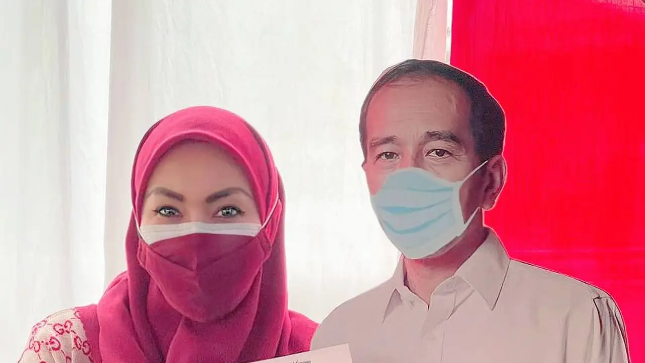 Artis Ade Fitrie Kirana meminta segenap pihak untuk mensukseskan program nasional vaksinasi Covid-19