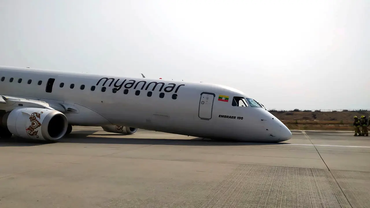 Pesawat Myanmar Mendarat Tanpa Roda Depan