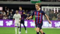 Frenkie de Jong masih menggantung nasibnya di Barcelona, tak jadi dijual ke MU? (AFP)