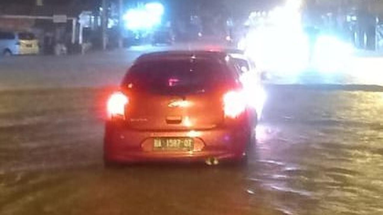 Hujan Deras Picu Banjir di Sejumlah Wilayah Pesisir Sumbar, BPBD: Kota Padang Paling Parah