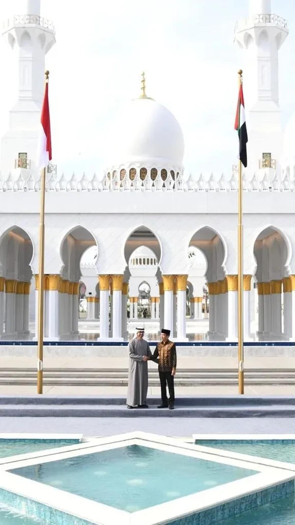 1. Masjid Sheikh Zayed, Solo