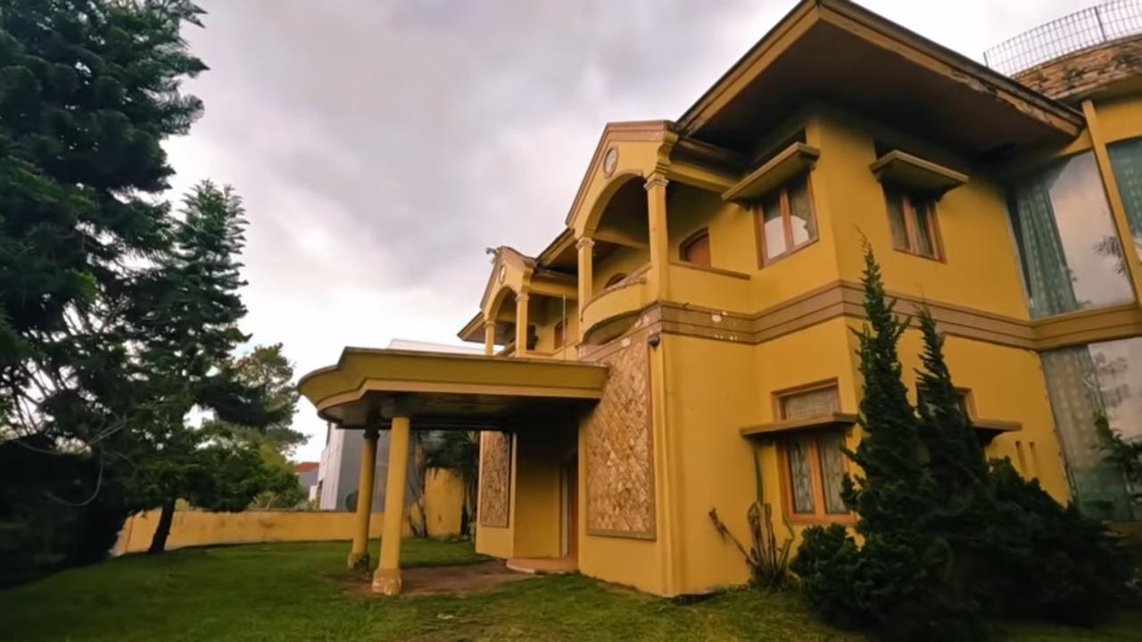 Potret Rumah Mewah Bak Istana Tukul Arwana Sudah 24 Tahun Tak Dihuni, Nuansa Kuning Ada Dalam Komplek Elit di Bandung