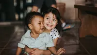 Tumbuh di Keluarga yang Sama, Mengapa Kepribadian Anak Berbeda?