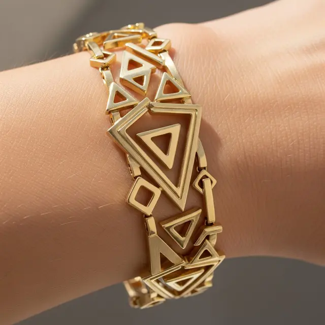 Model Gelang Emas yang Bikin Tangan Terlihat Lebih Slim
