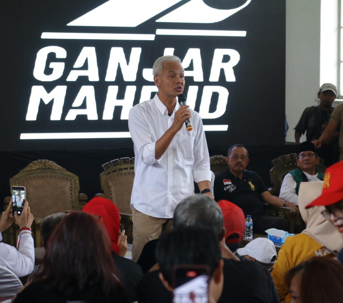 Mantan Gubernur Jateng ini meyakini pihaknya tidak akan mendapat gangguan. Namun, dia menyerukan agar menabrak siapa saja yang menghalanginya.