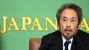 Jumpei Yasuda, jurnalis lepas Jepang yang sempat ditahan 3 tahun di Suriah, saat konferensi pers di Tokyo, Jumat (2/11). Yasuda meminta maaf dan berterima kasih kepada seluruh pihak yang membantu pembebasannya serta masyarakat Jepang. (AP/Eugene Hoshiko)