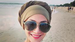 Belum lama usai putuskan berhijab, Wanda Hamidah muncul dengan penampilan baru yang jadi sorotan. (FOTO: instagram.com/wanda_hamidah)