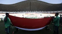 Para pemain seleksi Timnas Indonesia  melakukan upacara HUT RI ke-71 di Stadion Pakansari, Bogor, Rabu (17/8/2016). (Bola.com/Nicklas Hanoatubun)