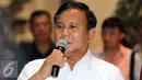 Prabowo Subianto memberikan keterangan pers usai melakukan pertemuan tertutup KMP, Jakarta, Kamis (3/9/2015). Pertemuan tersebut membahas PAN yang bergabung dengan Pemerintah (Liputan6.com/Helmi Afandi)