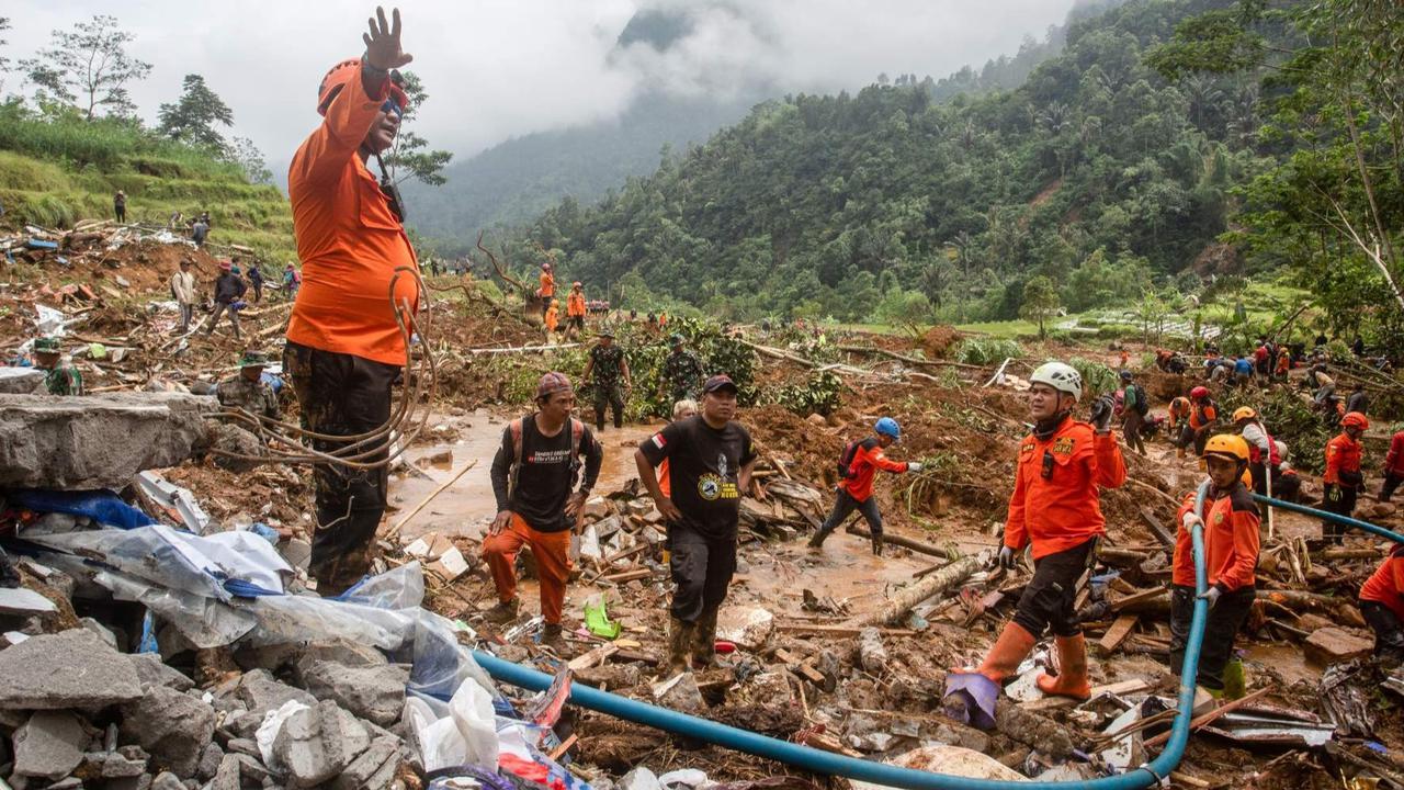 FOTO: Potret Bencana Tanah Longsor Pekalongan, Korban Tewas Bertambah Jadi 21 Orang