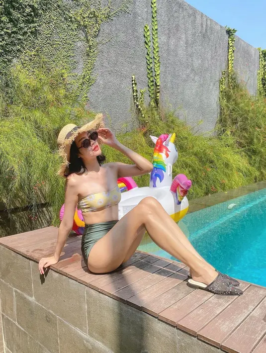 Danita juga dikenal memiliki selera fashion yang baik. Bagi para penggemarnya, istri dari Nicolas Gunawan ini telah dijadikan sebagai trendsetter dalam hal berpakaian. Termasuk saat ia mengenakan berbagai macam bentuk topi.