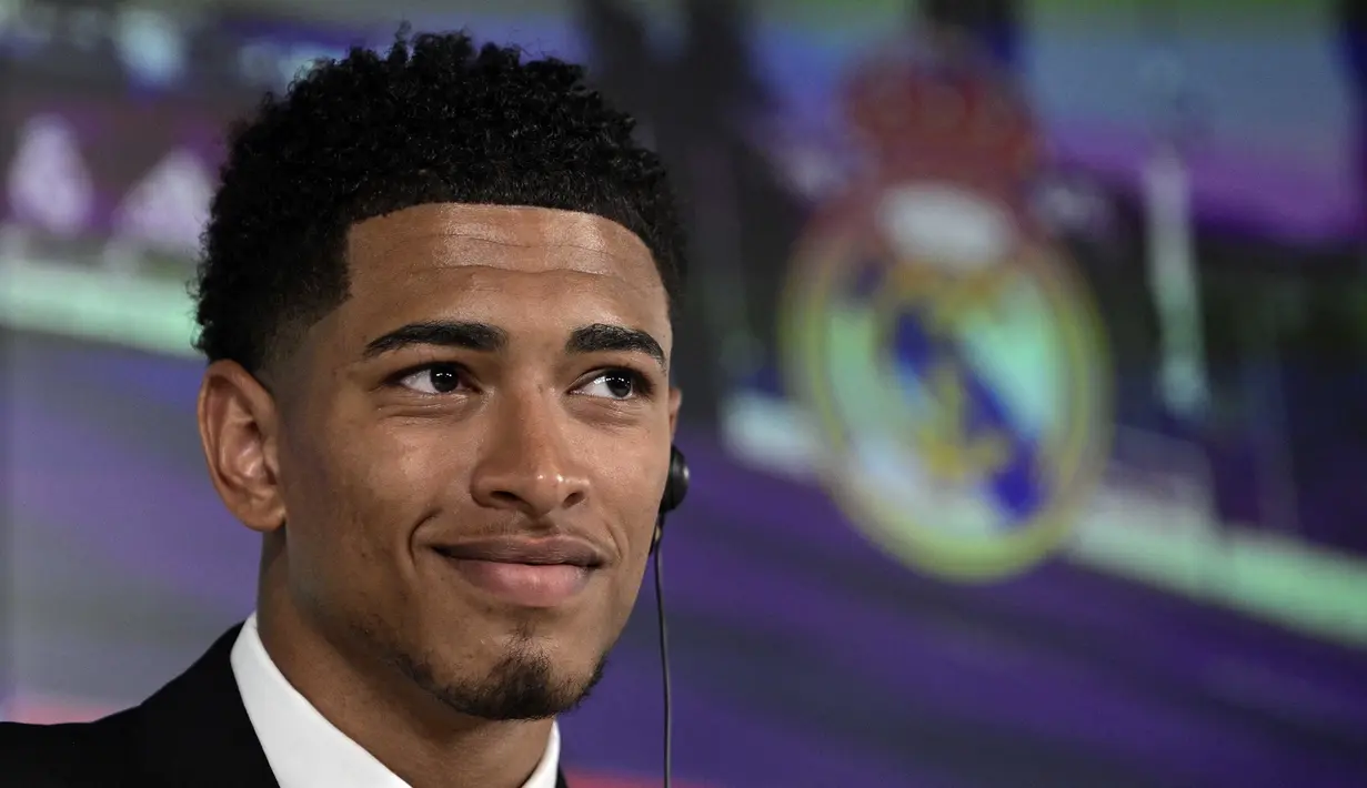 Jude Bellingham didatangkan Real Madrid dari Borussia Dortmund dengan nilai transfer 103 juta Euro atau setara Rp1,7 triliun dengan durasi kontrak selama 6 tahun hingga 30 Juni 2029. (AFP/Javier Soriano)