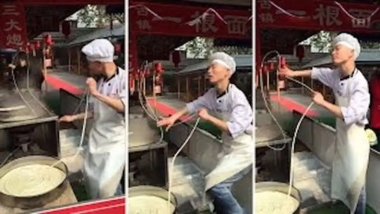 Masak Mi Sambil Menari, Chef Ini Bikin Pelanggan Kesemsem