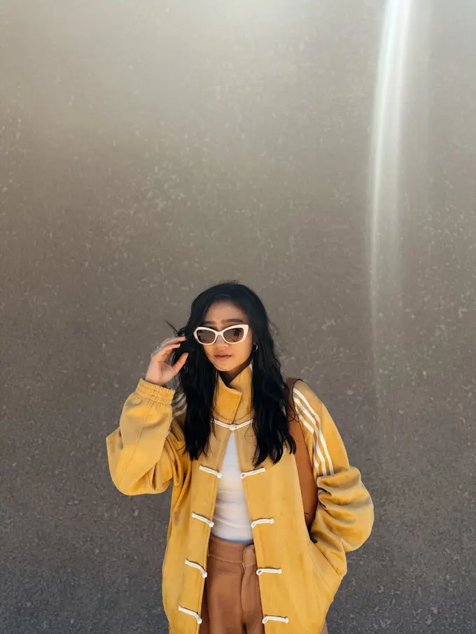 Febby Rastanty Liburan ke China, Tampil Standout dengan Jaket Adidas China Viral Rp2 Juta-an