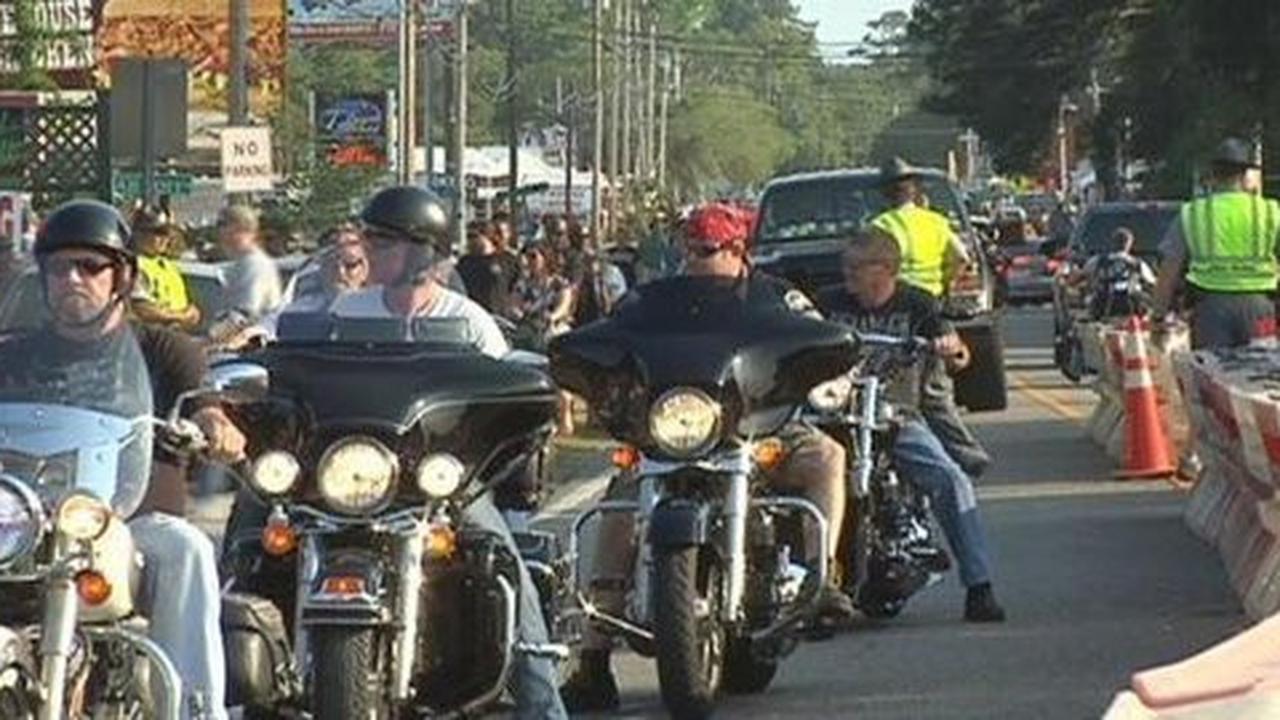 Di AS, sudah biasa polisi tangkap pengendara moge nakal saat touring