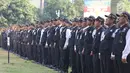 Para peserta Pokdarkamtibmas Polda Metro Jaya saat mengikuti apel besar pokdarkamtibmas di lapangan Sabhara Mapolda Metro Jaya, Jakarta, Sabtu (12/5). (Liputan6.com/Herman Zakharia)