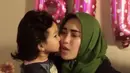"Apa yg bilqis cita"kn semoga tercapai, amin Bunda sayang dan cinta sekali sm Bilqis, met milad anak bunda yg sholeha," lanjut Ayu sebagai keterangan videonya. (Instagram/ayutingting92)