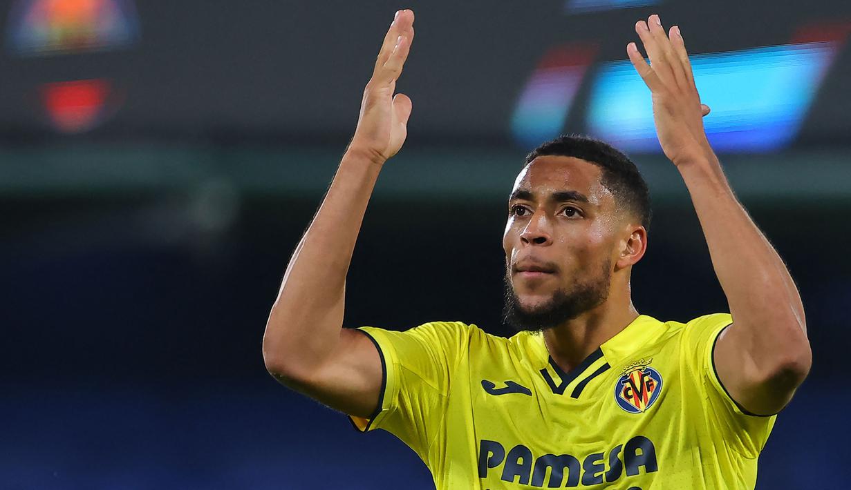 Arnaut Danjuma yang kini tengah dipinjamkan Villareal ke Everton tercatat telah memperkuat Villarreal sejak 2021/2022. Bersama Villarreal ia telah mencetak 12 gol dan 3 assist dari 33 laga di LaLiga, termasuk satu kali hattrick yang dicetaknya pada pekan ke-25 LaLiga 2021/2022 saat menang 4-1 atas tuan rumah, Granada.(19/2/2022). (AFP/Jose Jordan)
