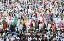 FOTO: Antusias Warga Bogor Ikuti Shalat Idul Fitri di Stadion Pakansari