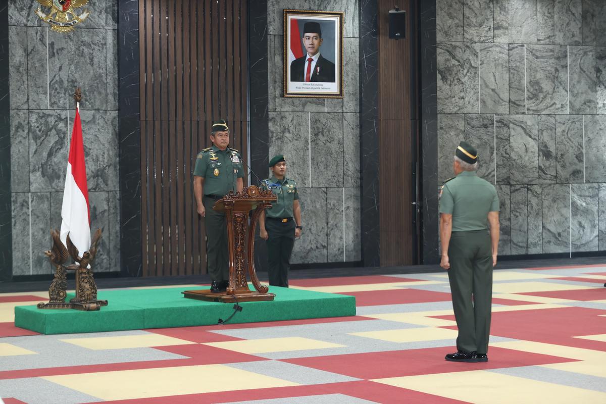 Kasad Jenderal TNI Maruli Simanjuntak menerima Laporan Kenaikan Pangkat 80 Perwira Tinggi (Pati) TNI AD di Markas Besar Angkatan Darat (Mabesad), Jakarta, Senin (1/12/2025).