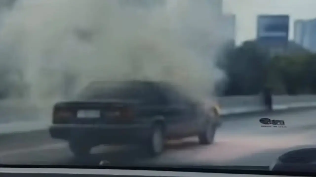 Sedan Volvo Terbakar di Tol JORR
