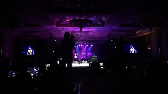 Suasana Konser Josh Groban, GEMS World Tour 2026 di Jakarta, Hadirkan Raisa Sebagai Guest Star