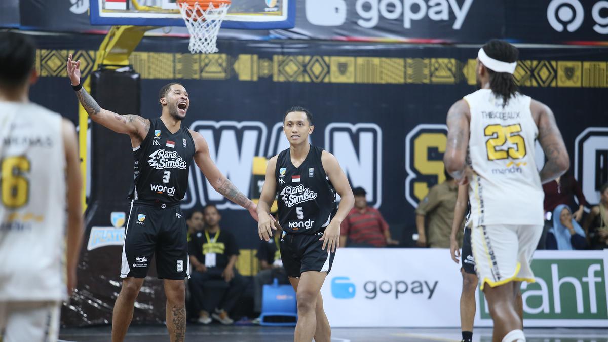 Playoff IBL 2025: Rans dan Satria Muda Curi Kemenangan di Kandang Lawan