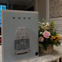 Hadiah yang dibagikan terlihat mewah dan personal, mulai dari beauty products premium, perhiasan, hingga mesin kopi aesthetic yang viral di media sosial. [@marginw/rklopper].