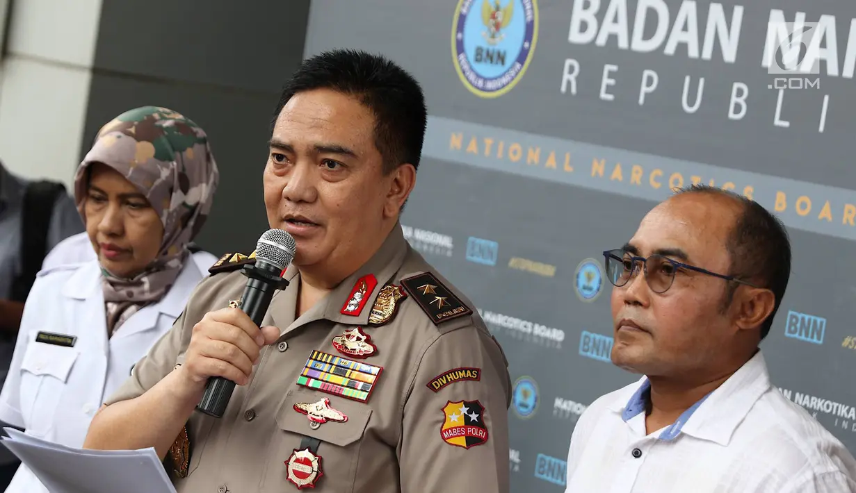 Kadiv Humas Mabes Polri Irjen M Iqbal dalam jumpa pers di Gedung BNN, Jakarta, Rabu (6/3). Mabes Polri menyatakan kasus dugaan penyalahgunaan narkotika yang menjerat politikus Andi Arief tidak dilanjutkan ke ranah hukum. (Liputan6.com/Immanuel Antonius)