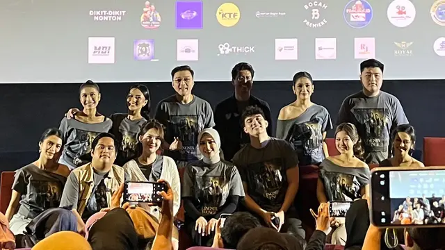 Jajaran produser, sutradara, serta cast dalam konferensi pers dan screening film "Lingsir Wengi Motel Malioboro" di kawasan Jakarta pada (14/10/2026)/ (Liputan6.com/Afradhiya N. R)