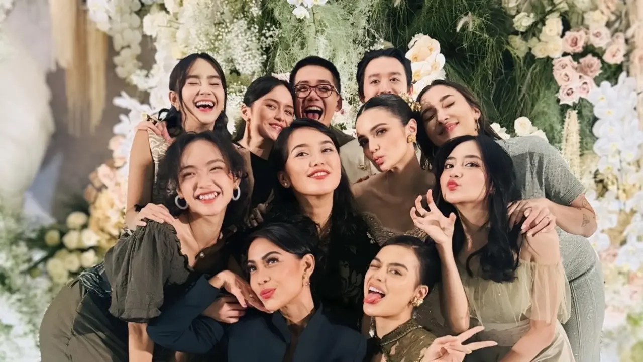 Adu Gaya OOTD Kondangan Para Artis saat Hadir di Resepsi Pernikahan Amanda Rawles di Jakarta