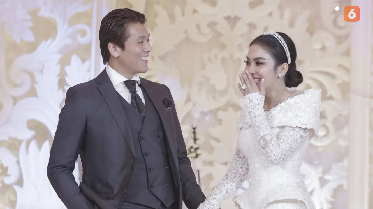 [Fimela] Syahrini dan Reino Barack