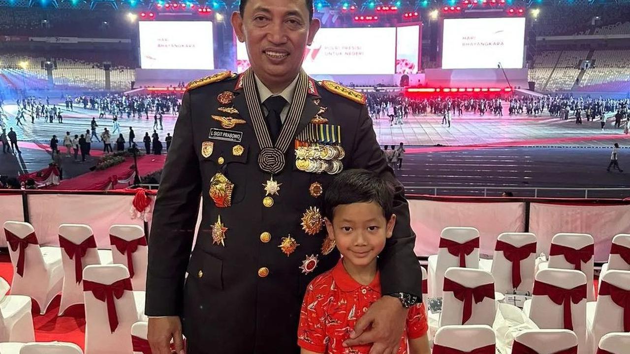 Dibilang Superhero oleh Putranya