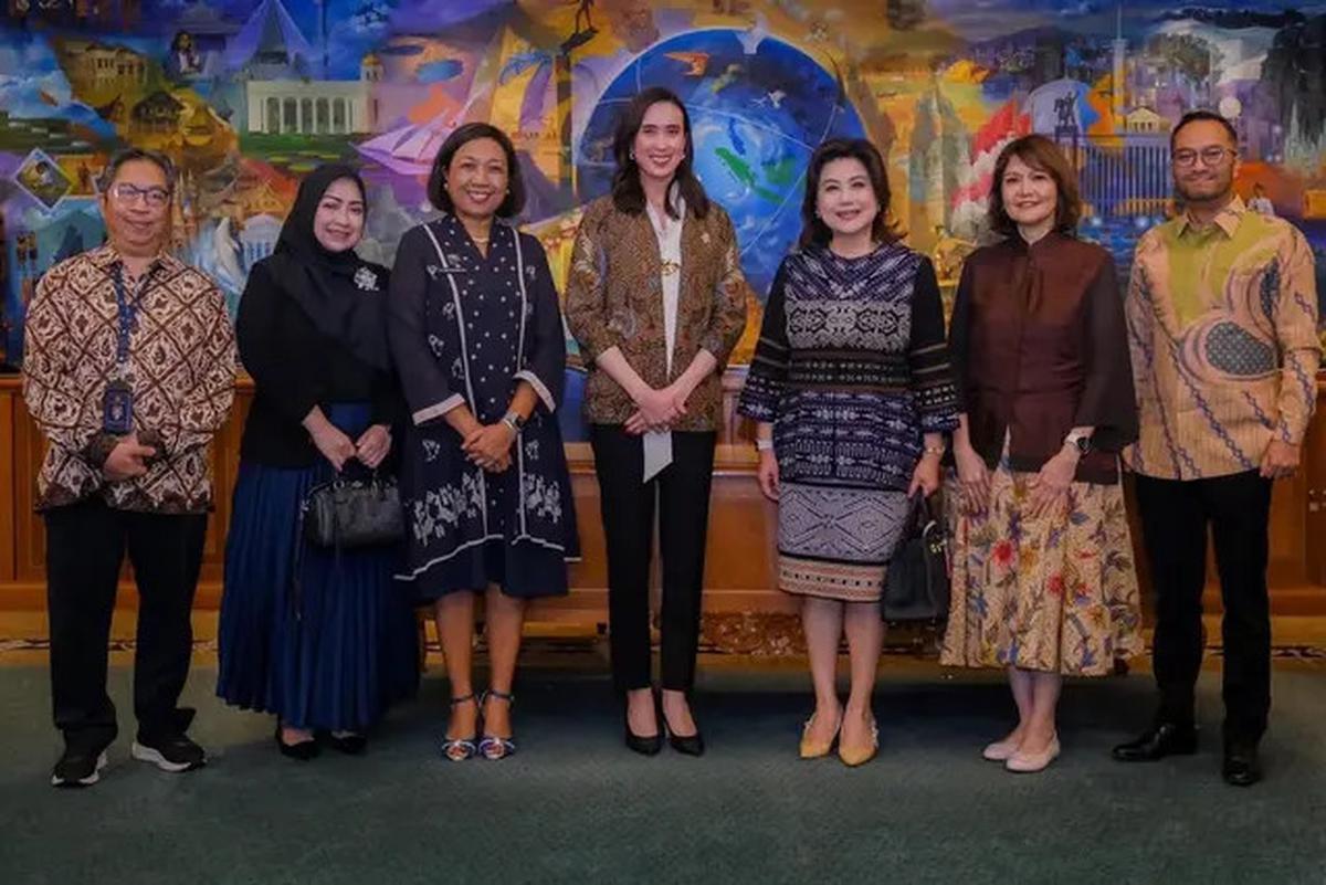 Model Baju Batik Kerja ala Widiyanti Putri Wardhana, Menteri Terkaya di Era Presiden Prabowo