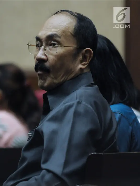Terdakwa perkara merintangi penyidikan KPK pada kasus korupsi e-KTP, Fredrich Yunadi jelang mengikuti sidang lanjutan di Pengadilan Tipikor, Jakarta, Selasa (8/5). Sidang mendengar keterangan dua saksi ahli. (Liputan6.com/Helmi Fithriansyah)