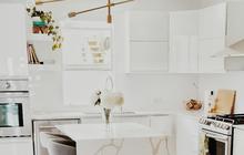 Cocok untuk Rumah Sempit, 9 Inspirasi Desain Dapur Terbuka di Belakang Rumah Sederhana