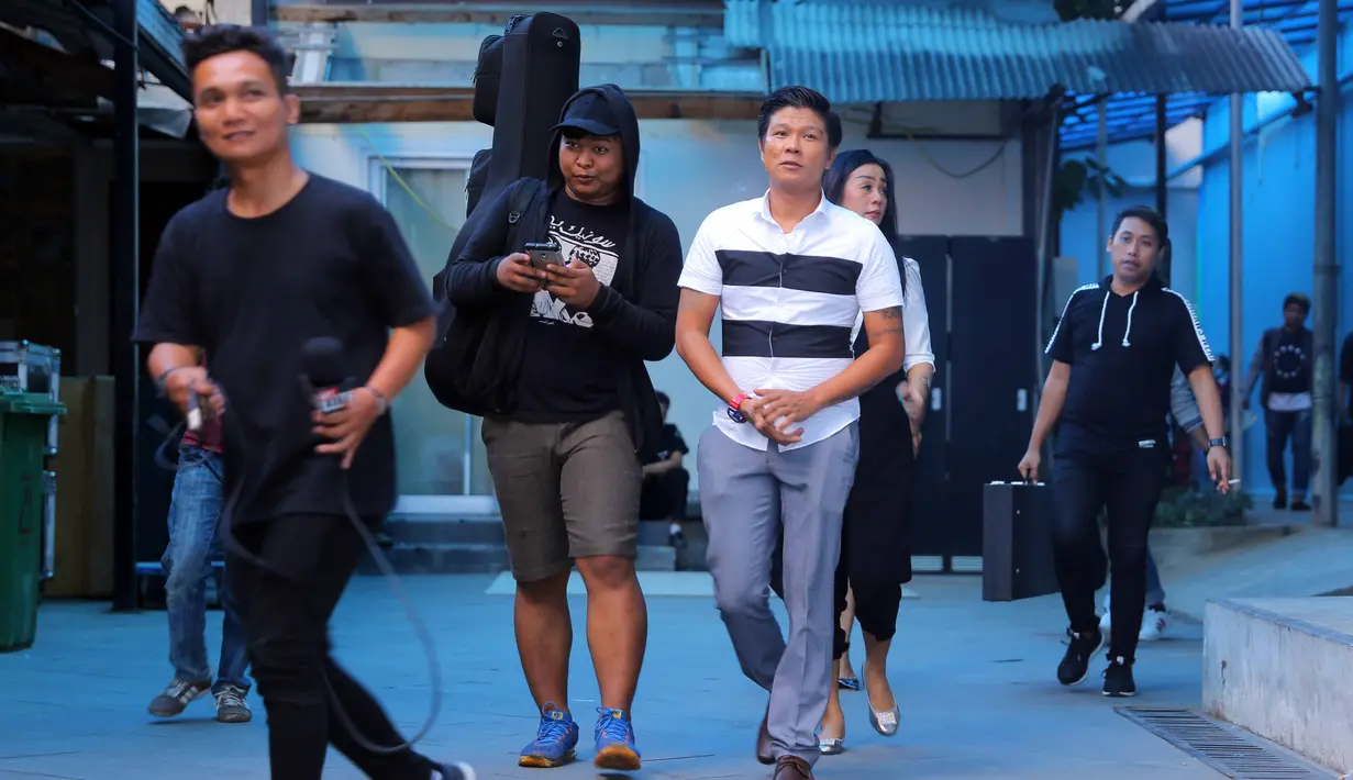 Ketika wanita yang bersama Andhika Kangen Band itu ditanya, ia mengaku hanya sebatas teman. Ia tidak menjawab ketika belum lama ini ada kabar nikah siri. (Nurwahyunan/Bintang.com)