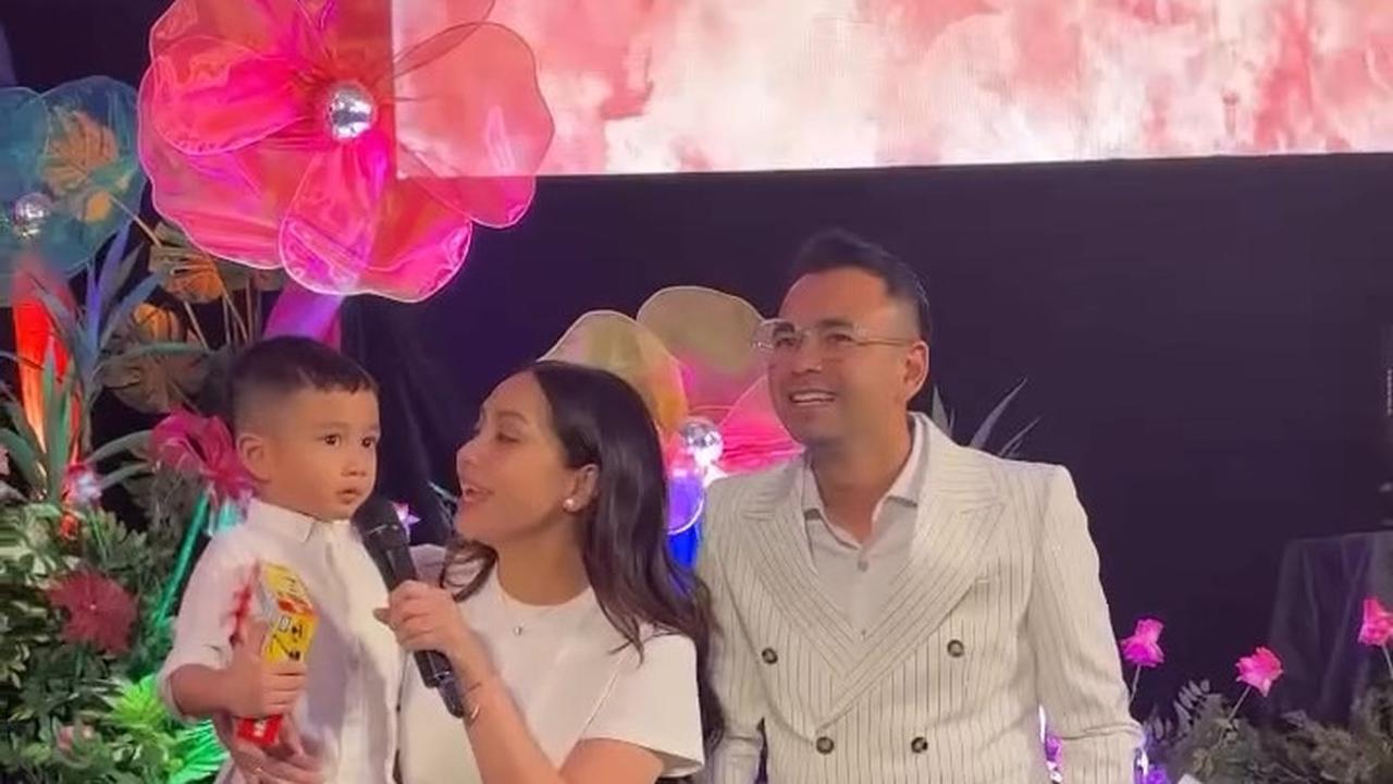 Momen Haru Rayyanza Beri Kejutan Nyanyi di Ulang Tahun Raffi Ahmad dan Nagita Slavina